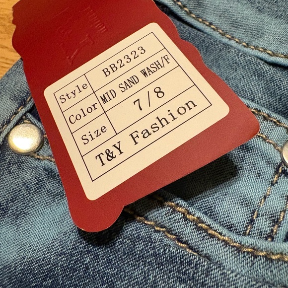 Women's Blue Denim Bermuda Shorts - Picture 4 of 5